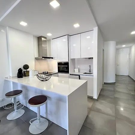 Twins 3 With Pool By Homing Apartamento